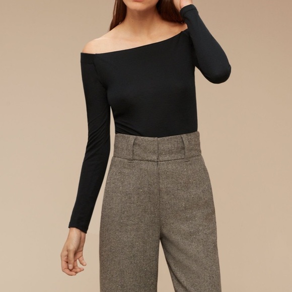 Aritzia Tops - Babaton Off-Shoulder Top
